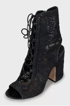 Lace ankle boots with laces