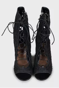 Lace ankle boots with laces
