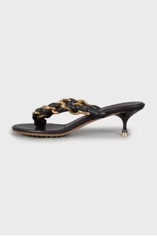 Leather sandals with gold chain
