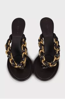 Leather sandals with gold chain