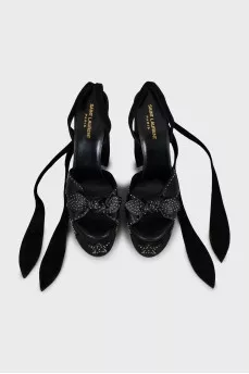 Black suede sandals with bow