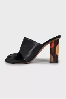 Leather heeled sandals with print