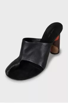 Leather heeled sandals with print