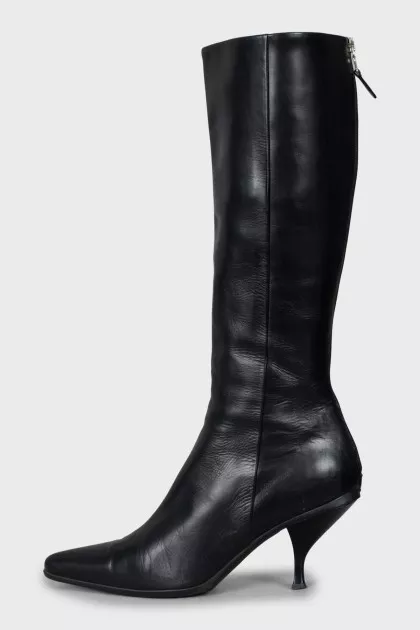 Pointed toe leather boots