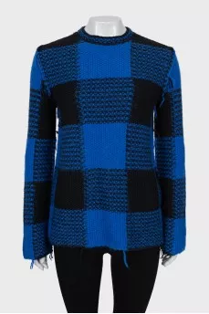 Checkered sweater with seams on the outside