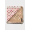 Scarf with fringe in gradient print