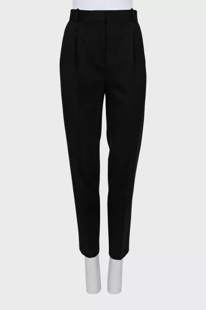 Cropped wool trousers with creases
