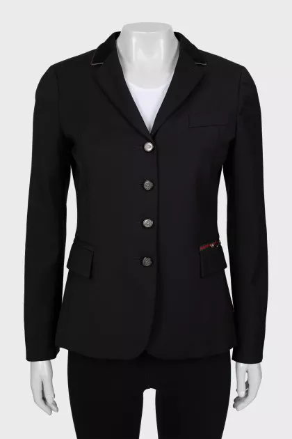 Fitted jacket decorated with a buckle
