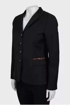 Fitted jacket decorated with a buckle