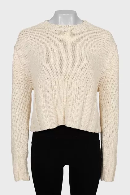 Cropped sweater with a cutout on the back