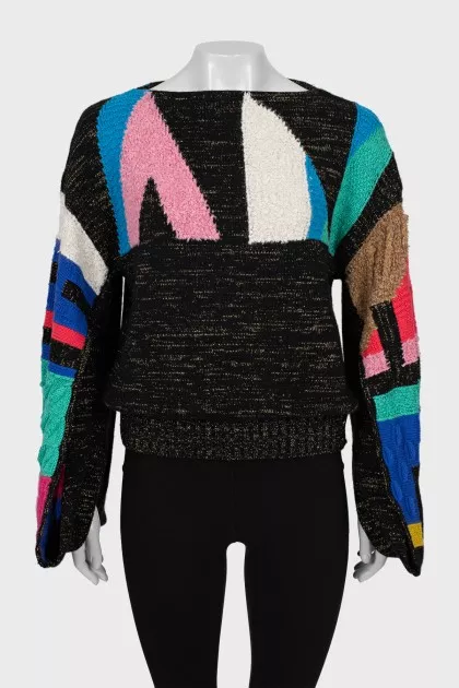 Knitted sweater with slits on the sleeves