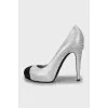 Leather shoes with contrasting toe