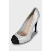 Leather shoes with contrasting toe