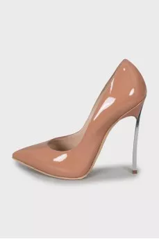 Patent leather shoes with metal heels