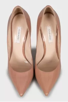 Patent leather shoes with metal heels