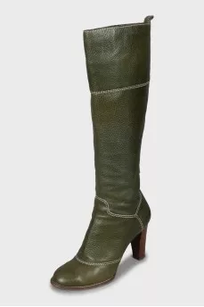 Leather boots with contrasting seams