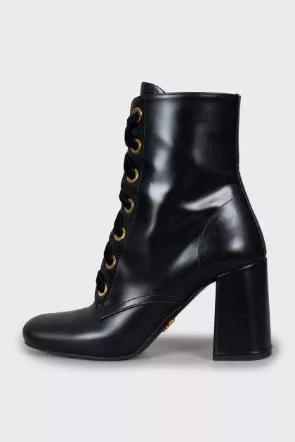 Lace-up ankle boots with square toe