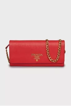 Crossbody bag with gold chain