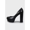 Leather shoes with square toe