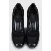 Leather shoes with square toe