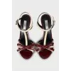Patent leather sandals with bow