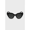 Sunglasses with gold logo on temples