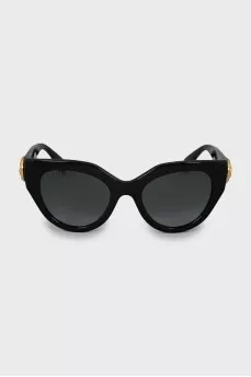 Sunglasses with gold logo on temples