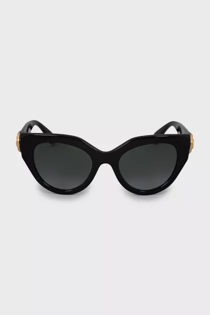 Sunglasses with gold logo on temples