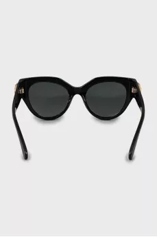 Sunglasses with gold logo on temples