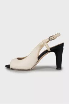 Sandals with textile heels and tag