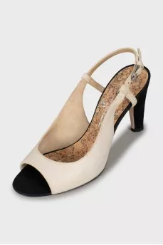 Sandals with textile heels and tag