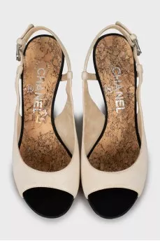 Sandals with textile heels and tag