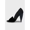Black shoes with velour bow