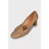 Brown leather shoes with decor
