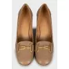 Brown leather shoes with decor