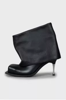 Leather ankle boots with square toe