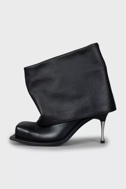 Leather ankle boots with square toe