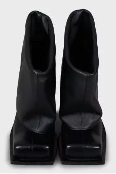 Leather ankle boots with square toe