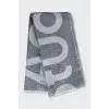 Two-tone scarf with text print