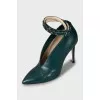 Leather shoes with metal decor