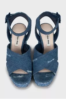 Denim sandals with a figured heel