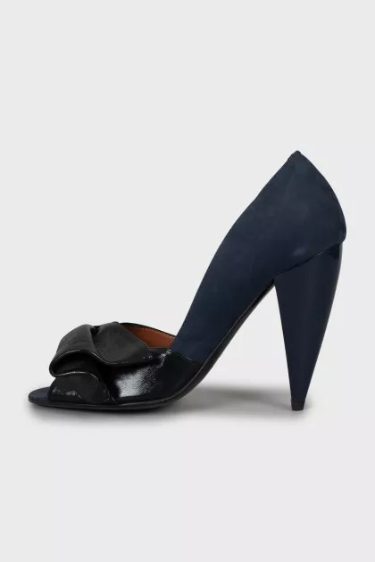 Suede shoes with a figured heel