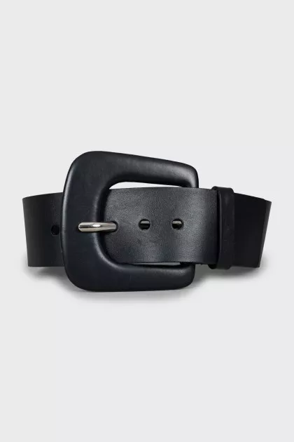 Leather belt with massive buckle