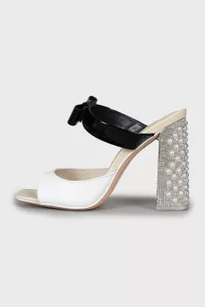 Leather sandals with heel decoration