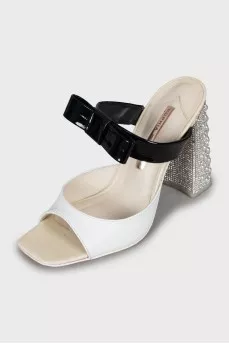 Leather sandals with heel decoration