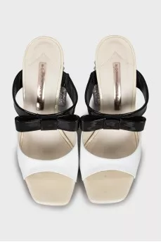 Leather sandals with heel decoration