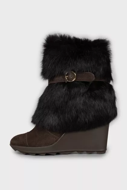 Insulated boots with high wedge heels