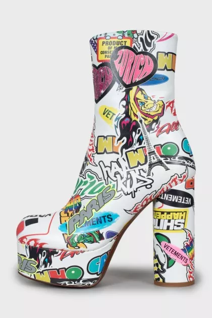 Leather ankle boots with print