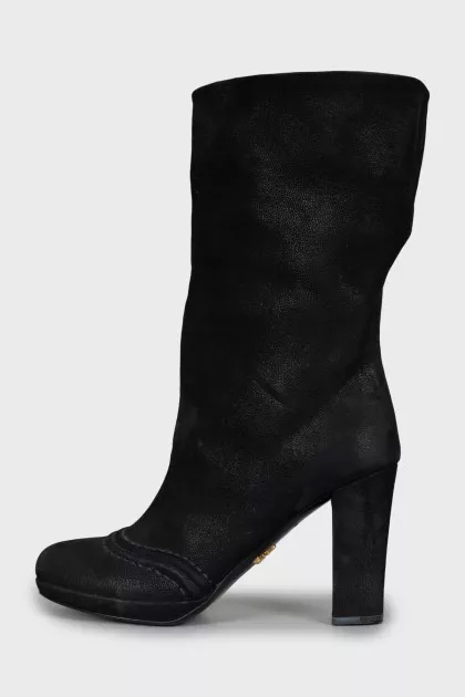 Suede ankle boots with raised seams