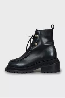 Leather boots with quilted insert